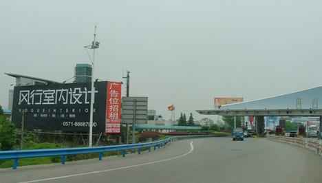 杭州萧山国际机场收费站广场立面广告